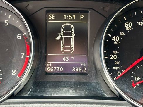 Used 2017 Volkswagen Passat 1.8T SE image 12