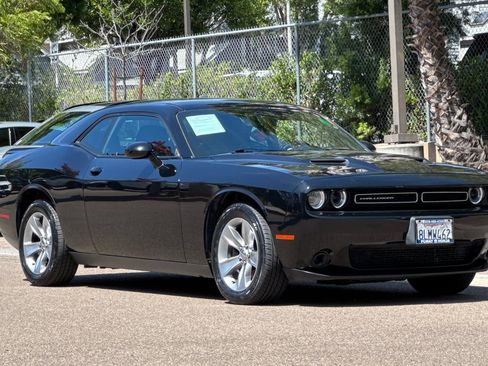 Used 2019 Dodge Challenger SXT RWD image 7
