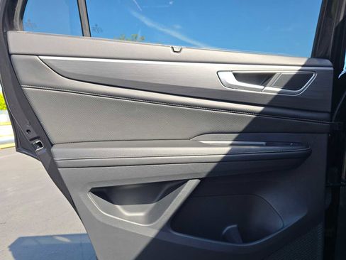 Used 2024 Volkswagen Atlas Cross Sport SE image 16