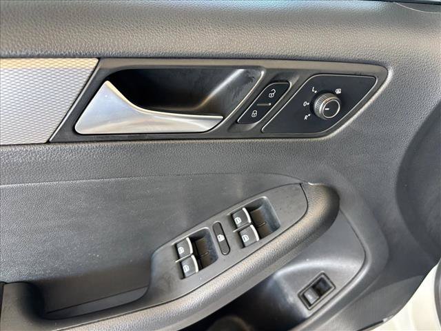 Used 2015 Volkswagen Jetta SE FWD image 18