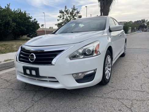 Used 2015 Nissan Altima 2.5 S FWD image 2