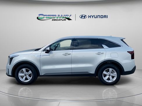 Used 2026 Kia Sorento LX image 4