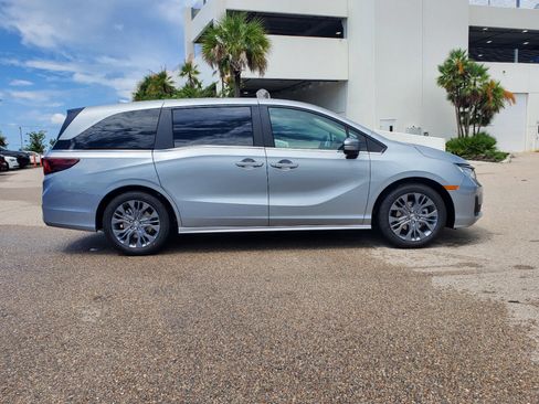 New 2026 Honda Odyssey Touring image 4