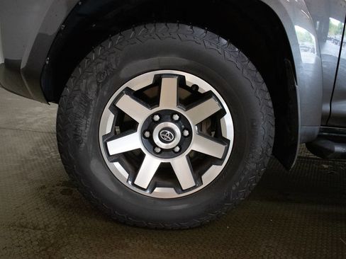 Used 2021 Toyota 4Runner TRD Off-Road Premium w/ Moonroof Package AWD/4WD image 9