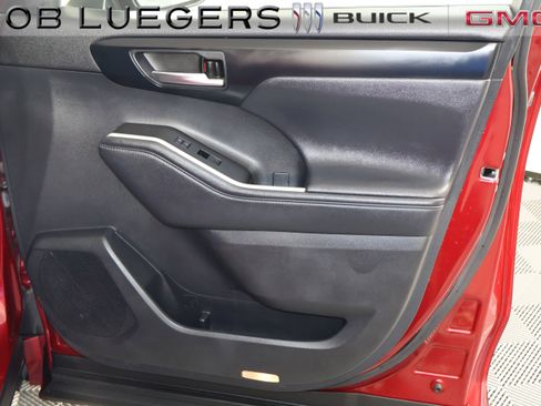 Used 2021 Toyota Highlander XSE AWD/4WD image 18