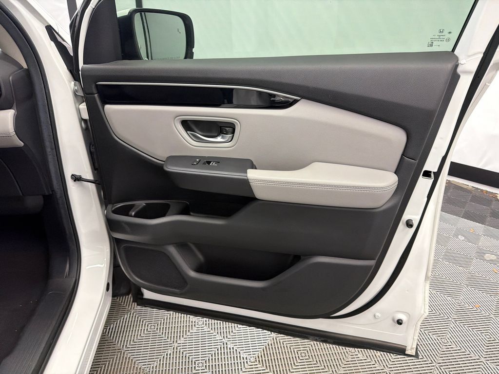 Used 2025 Honda Pilot EX-L image 16