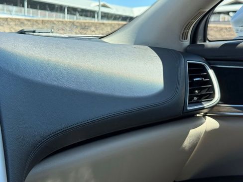 Used 2018 Lincoln MKX Select w/ Select Plus Package FWD image 8