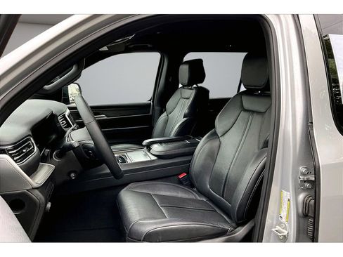 Certified 2024 Jeep Wagoneer Series II w/ Flexible Seating Group AWD/4WD image 22