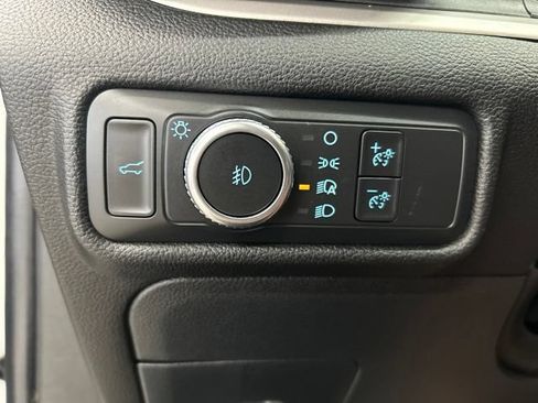 Used 2022 Ford Explorer XLT w/ Equipment Group 202A AWD/4WD image 18