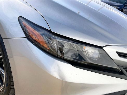Used 2022 Toyota Camry SE w/ Cold Weather Package image 33