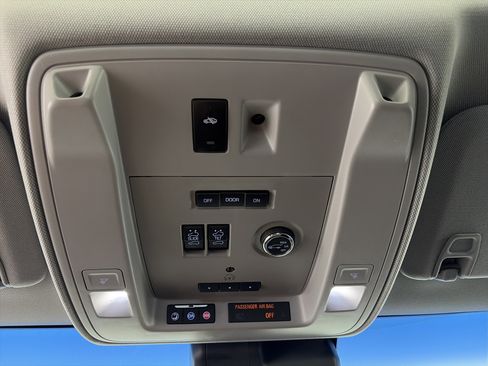 Used 2017 Cadillac Escalade Premium Luxury AWD/4WD image 30