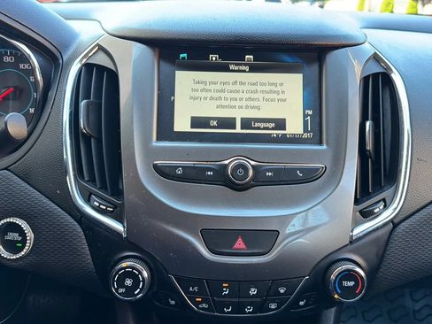 Used 2017 Chevrolet Cruze LT w/ Convenience Package FWD image 18