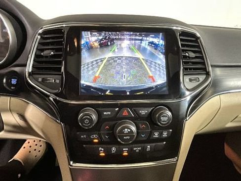 Used 2020 Jeep Grand Cherokee Limited AWD/4WD image 24
