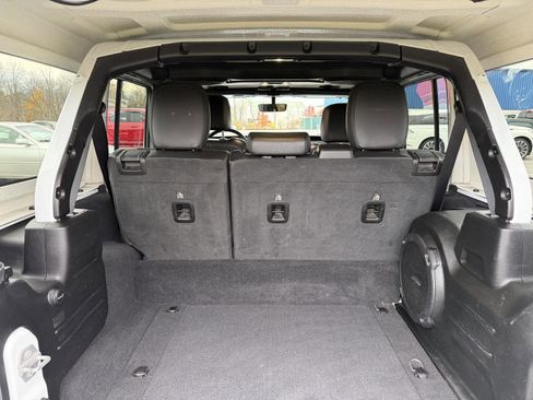 Used 2021 Jeep Wrangler Unlimited Sahara image 35