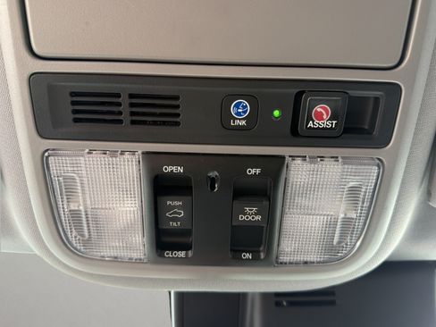 Used 2021 Honda Pilot Touring image 16