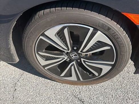 Used 2018 Honda Civic EX-L image 11