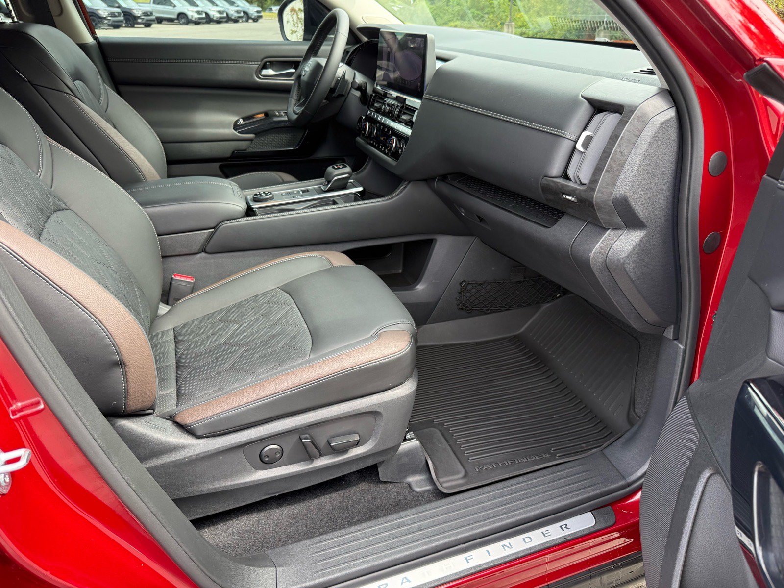 Used 2026 Nissan Pathfinder Platinum AWD/4WD image 17