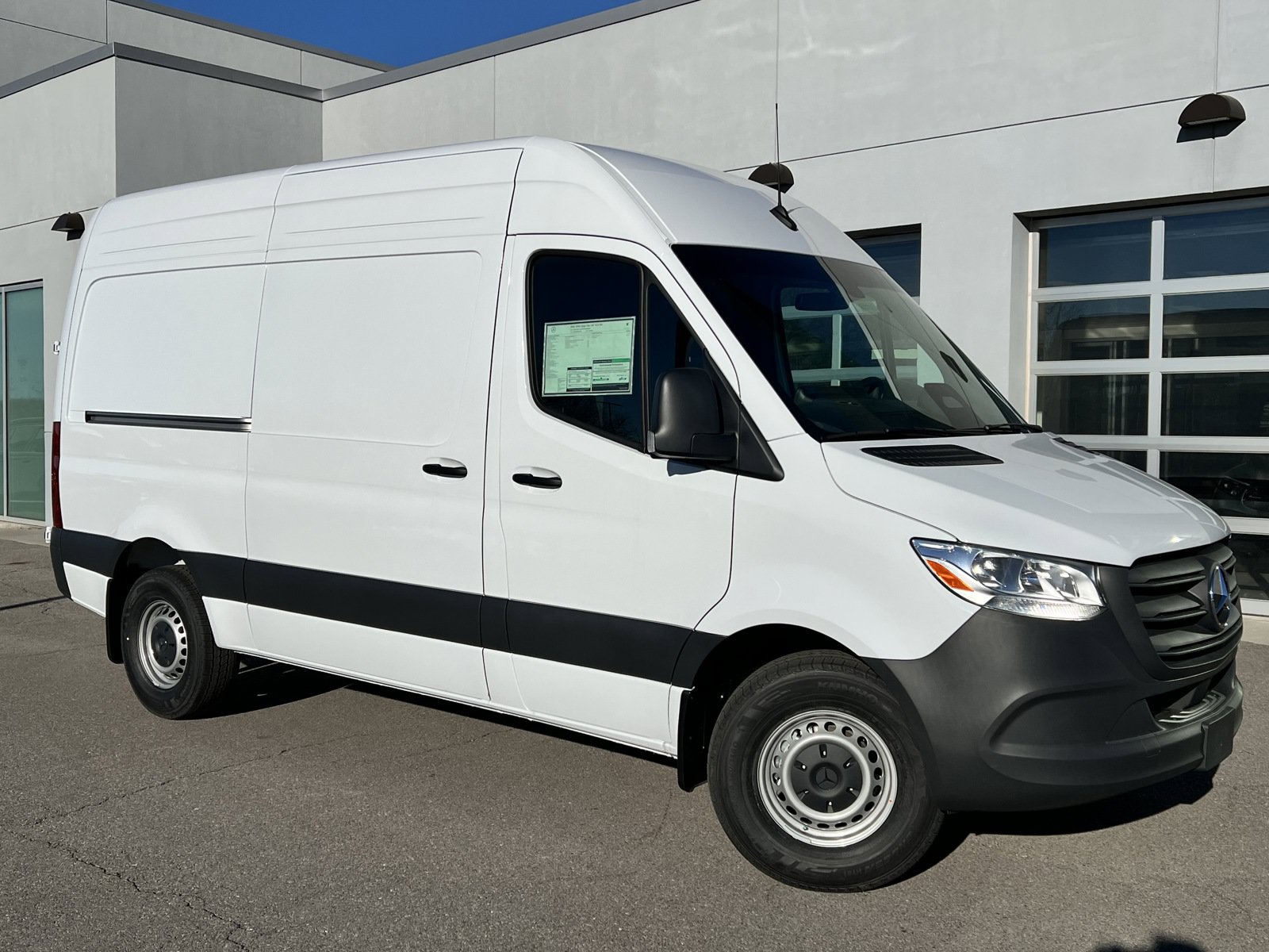 Used 2025 Mercedes-Benz Sprinter 2500 image 4