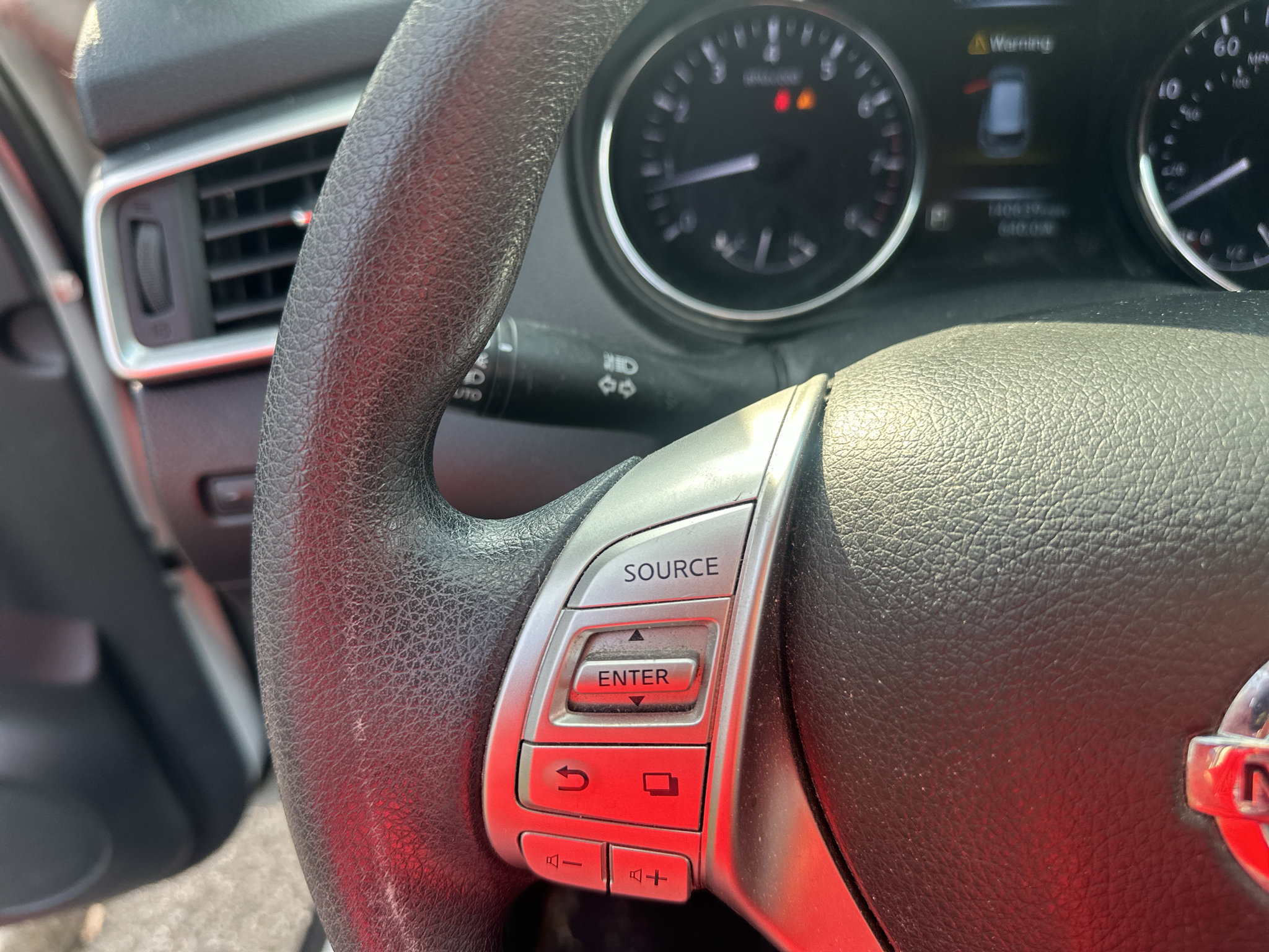 Used 2015 Nissan Rogue SV FWD image 23