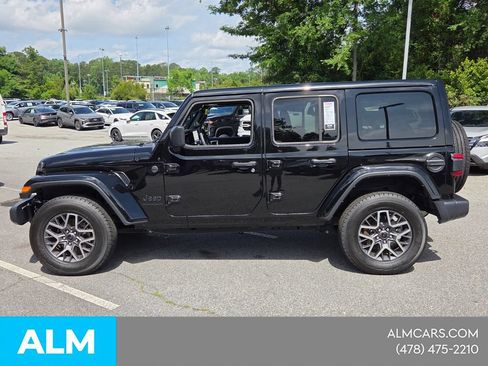 Used 2025 Jeep Wrangler Unlimited Sahara AWD/4WD image 4