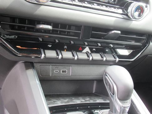 New 2026 GMC Canyon Elevation w/ Convenience Package image 24