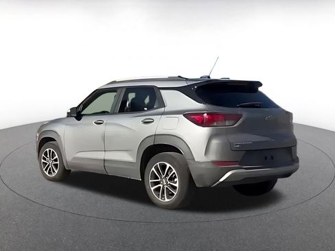 Used 2025 Chevrolet TrailBlazer LT w/ Driver Confidence Package image 7