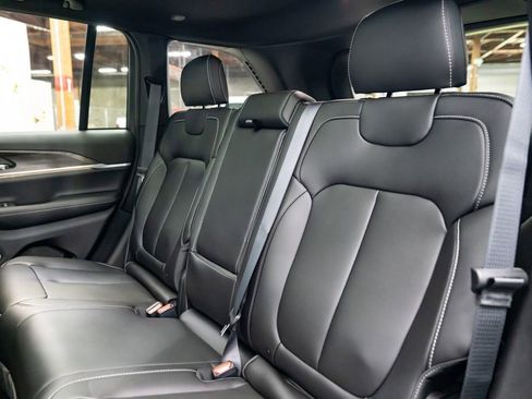 New 2026 Jeep Grand Cherokee Limited w/ Limited Altitude Package AWD/4WD image 28