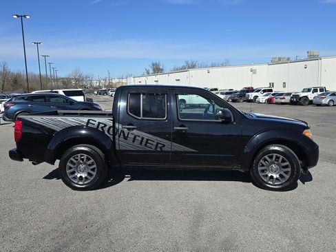 Used 2012 Nissan Frontier SV w/ Sport Appearance Pkg image 10