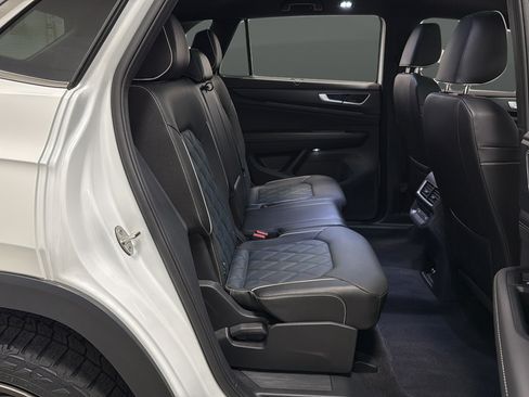 Used 2025 Volkswagen Atlas Cross Sport SEL Premium R-Line AWD/4WD image 25