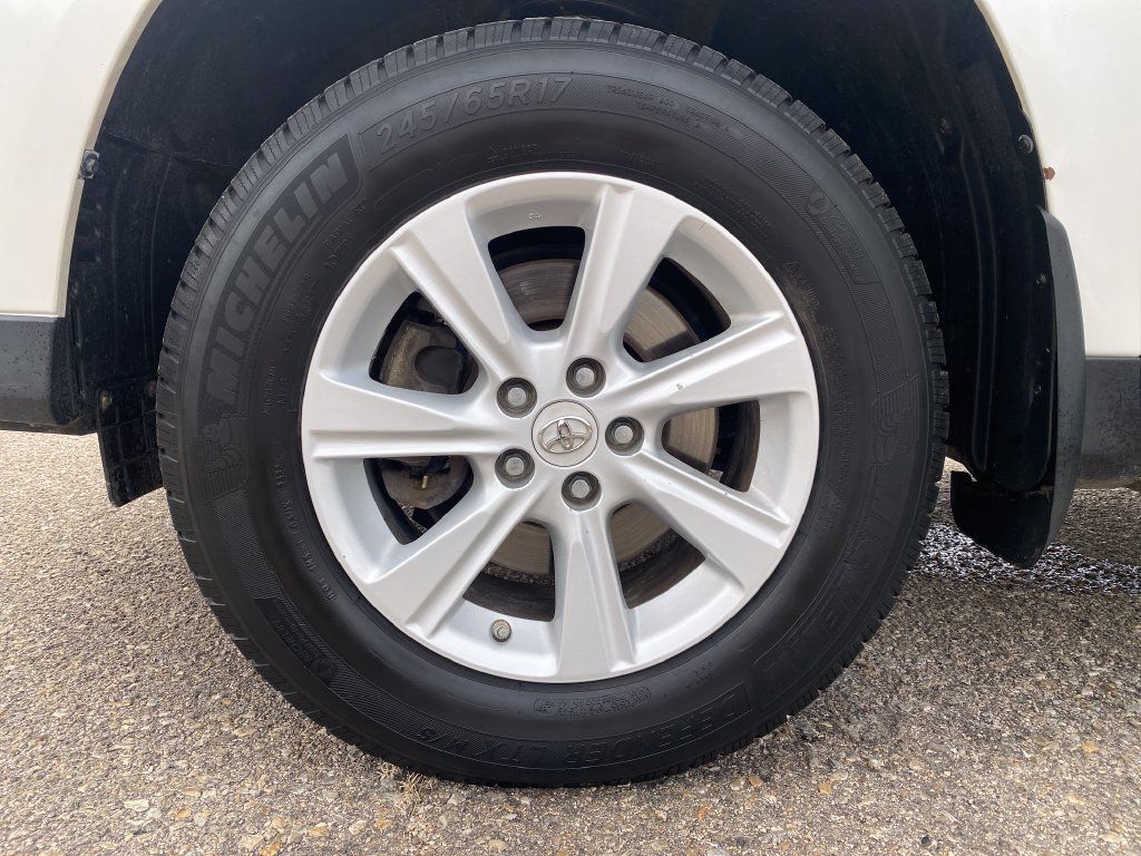 Used 2012 Toyota Highlander FWD image 23