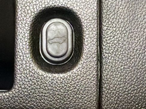 Used 2020 Chevrolet Suburban LT AWD/4WD image 31