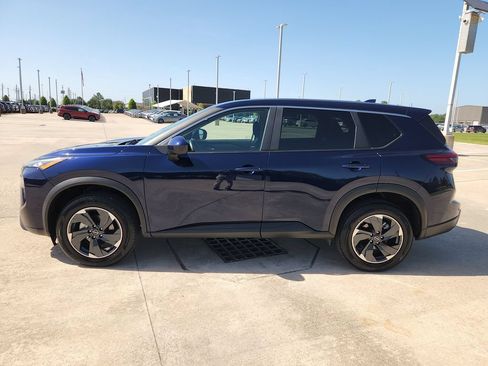 Used 2025 Nissan Rogue SV FWD image 8