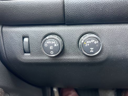 Used 2020 GMC Canyon SLE w/ Elevation Edition image 23