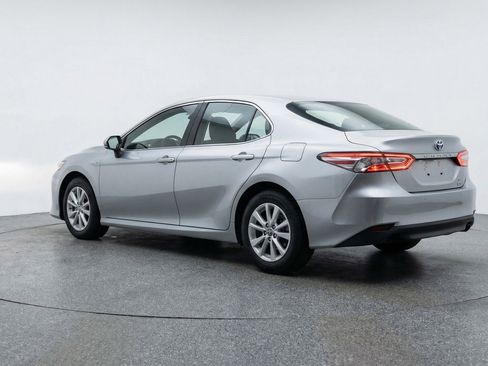 Used 2025 Toyota Camry LE image 6