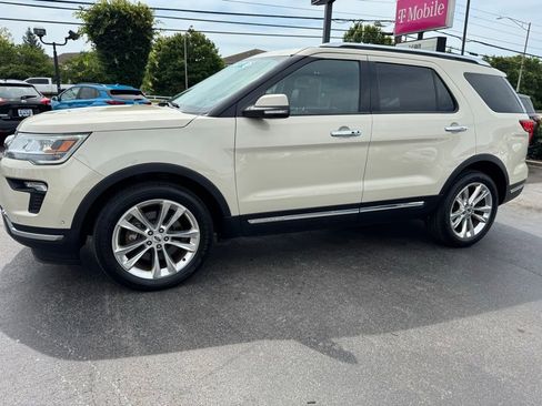 Used 2018 Ford Explorer Limited w/ Equipment Group 301A AWD/4WD image 2