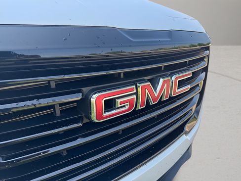 Used 2024 GMC Terrain SLE w/ Elevation Edition FWD image 31