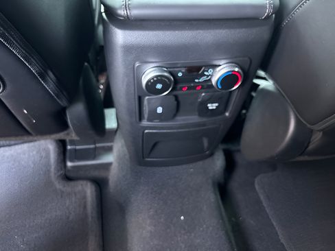 Used 2023 Ford Explorer Platinum w/ Technology Package AWD/4WD image 21