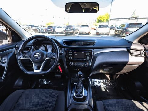 Used 2018 Nissan Rogue Sport S image 19