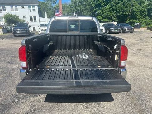 Used 2017 Toyota Tacoma SR5 w/ Tow Package AWD/4WD image 12