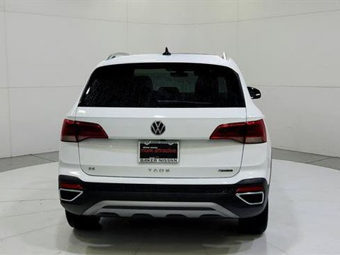 Used 2024 Volkswagen Taos SE AWD/4WD image 7