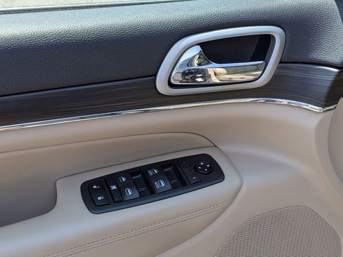 Certified 2020 Jeep Grand Cherokee Limited AWD/4WD image 12