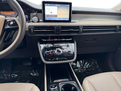 Used 2022 Lincoln Corsair FWD w/ Premium Package image 11