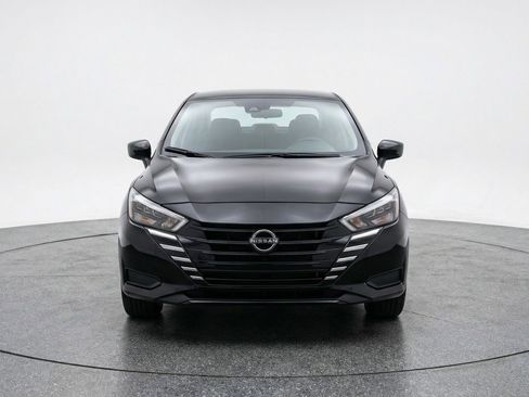 Used 2025 Nissan Versa SV image 2