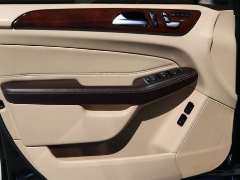 Used 2019 Mercedes-Benz GLS 450 4MATIC image 16