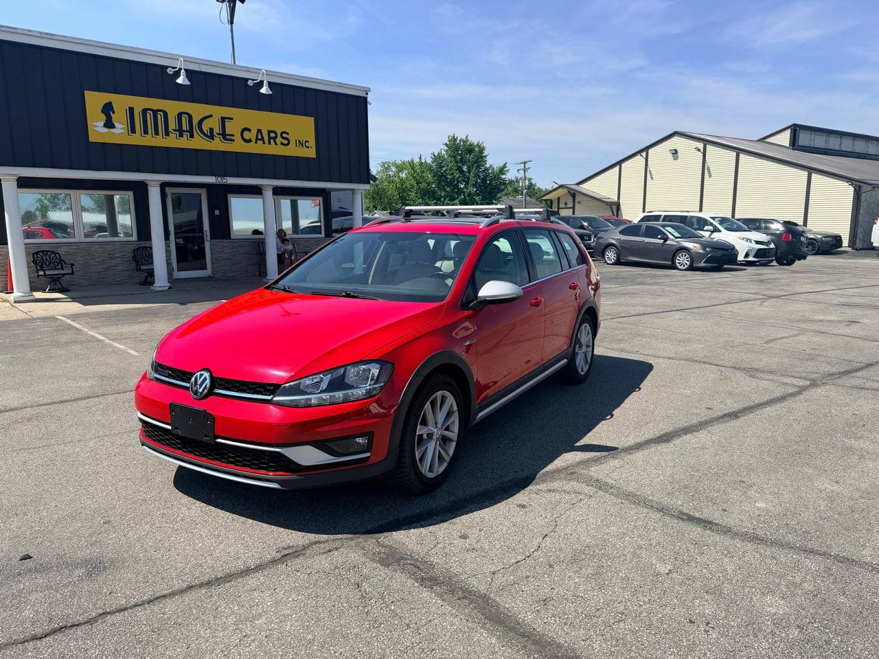 Used 2019 Volkswagen Golf Alltrack SE AWD/4WD image 2