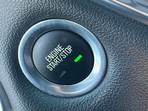 Used 2023 Chevrolet Traverse LT FWD image 32