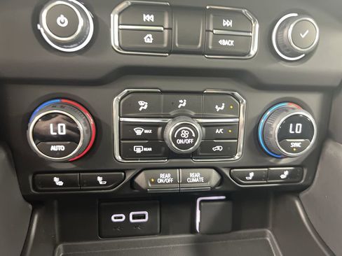 Used 2023 Chevrolet Tahoe Z71 w/ Luxury Package image 16