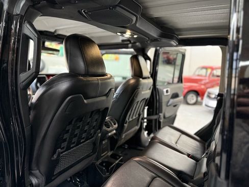 Used 2022 Jeep Gladiator Rubicon w/ Trailer Tow Package AWD/4WD image 13