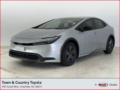 Used 2024 Toyota Prius LE FWD image 1