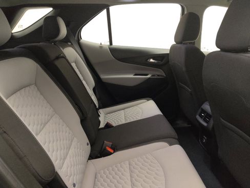 Used 2021 Chevrolet Equinox LS AWD/4WD image 19